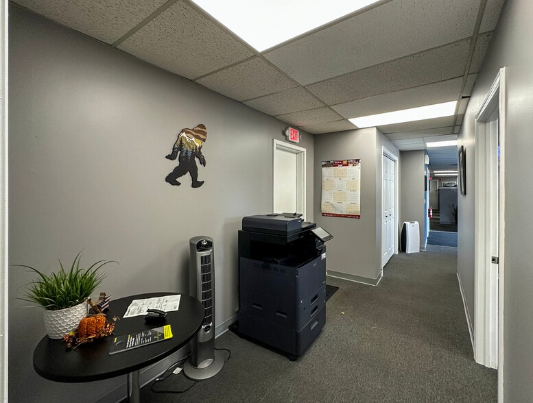 More Photos Of 23 William Way, Bellingham Warehouse For Lease