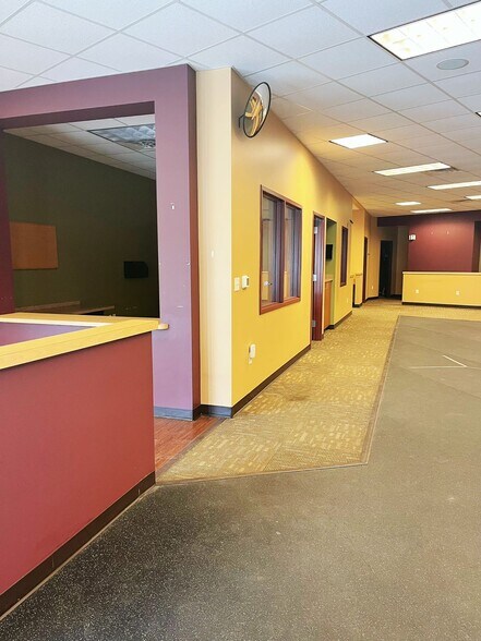 More Photos Of 2326-2342 N Farwell Ave, Milwaukee Freestanding For Lease