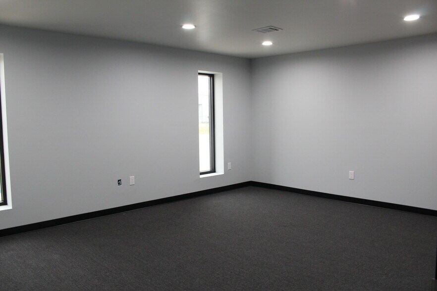 6422 Calle Lozano Dr, Houston, TX 77041 Warehouse For Sale