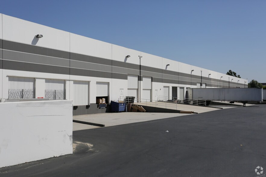 More Photos Of 285 S Dupont Ave, Ontario Warehouse For Lease