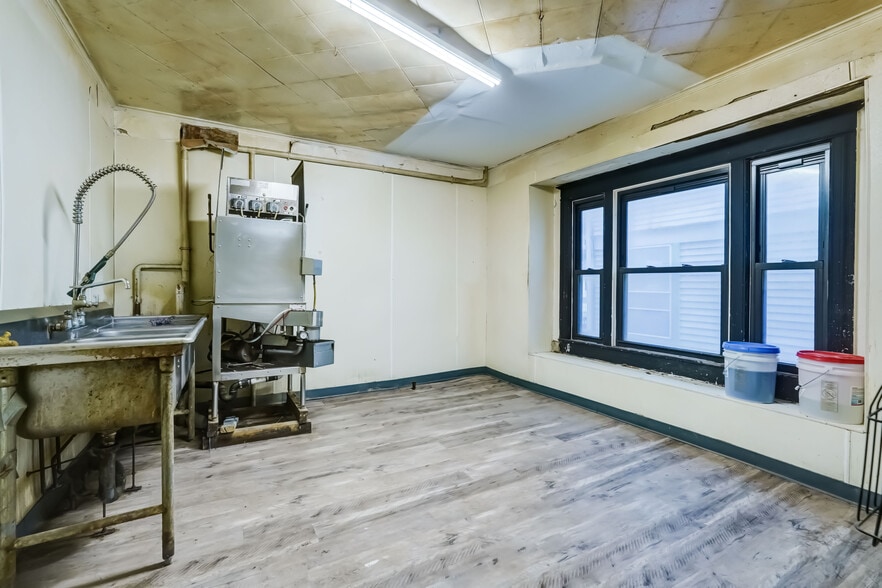 More Photos Of 1132 Monroe Ave, Rochester Freestanding For Lease