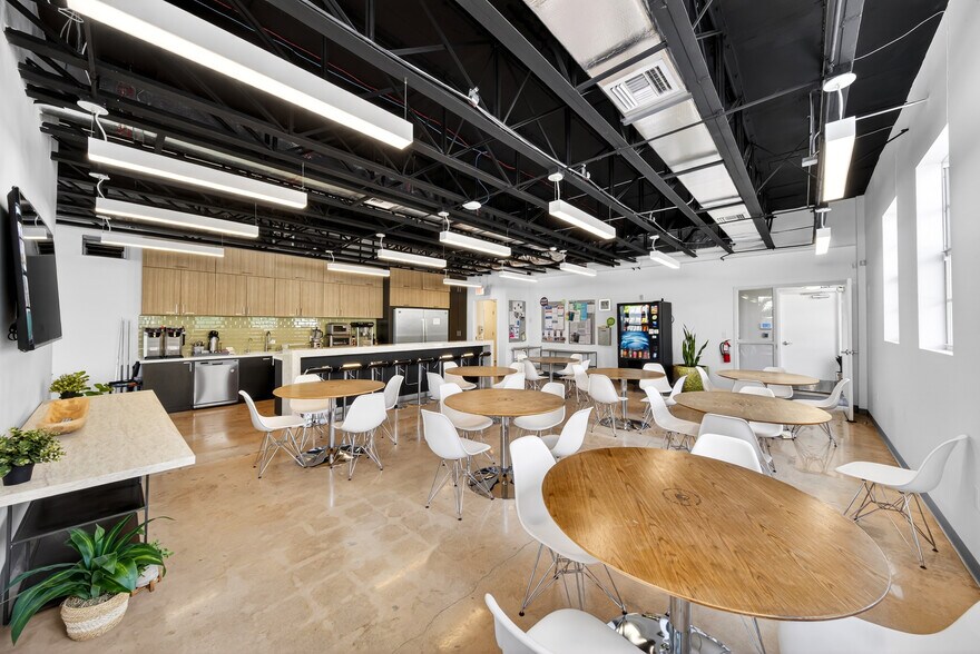 More Photos Of 7630 Biscayne Blvd, Miami Office For Lease