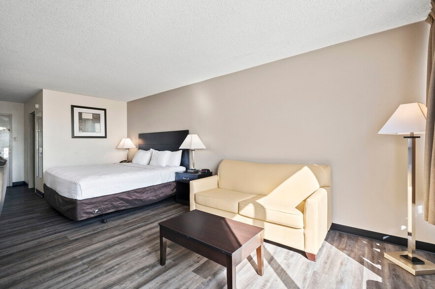 More Photos Of 4005 N Elizabeth St, Pueblo Hotel For Sale