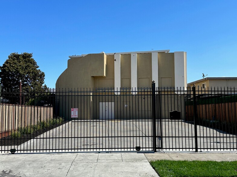 Primary Photo Of 8024 Rudsdale St, Oakland Apartments For Sale