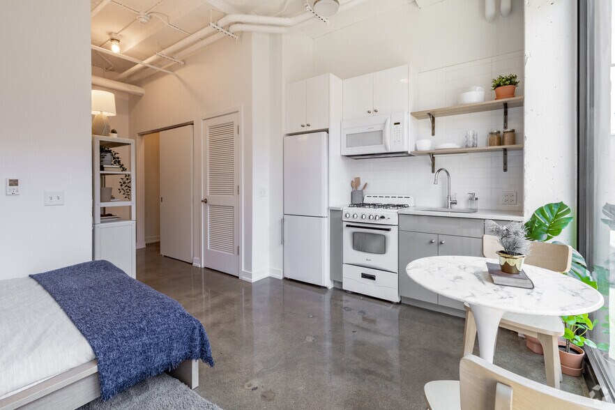 More Photos Of 5050 N Broadway St, Chicago Apartments For Lease