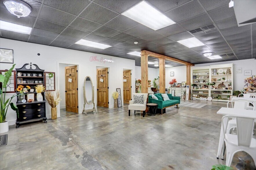 More Photos Of 140 W Orange St, Shippensburg Storefront For Sale