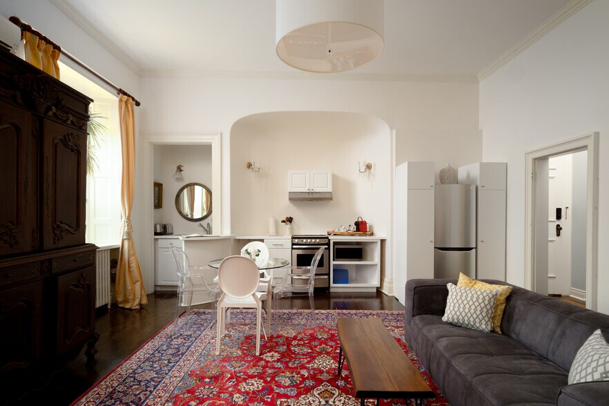 More Photos Of 8 Starr Pl, Kingston Hospitality For Sale