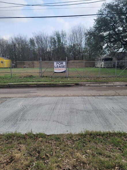 More Photos Of 6522 Cullen Blvd, Houston Auto Dealership For Lease