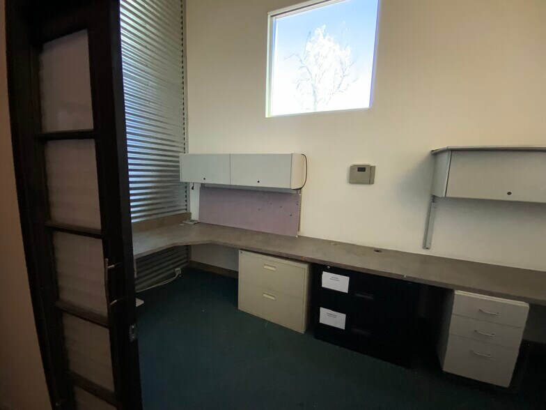 More Photos Of 3036 E Russell Rd, Las Vegas Office For Sale
