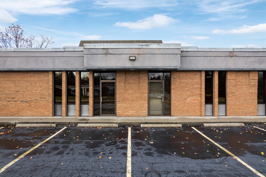 More Photos Of 81-90 N Miller Rd, Fairlawn Office For Sale