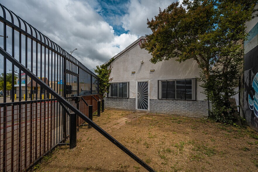 More Photos Of 4901 Telegraph Rd, East Los Angeles Flex For Sale