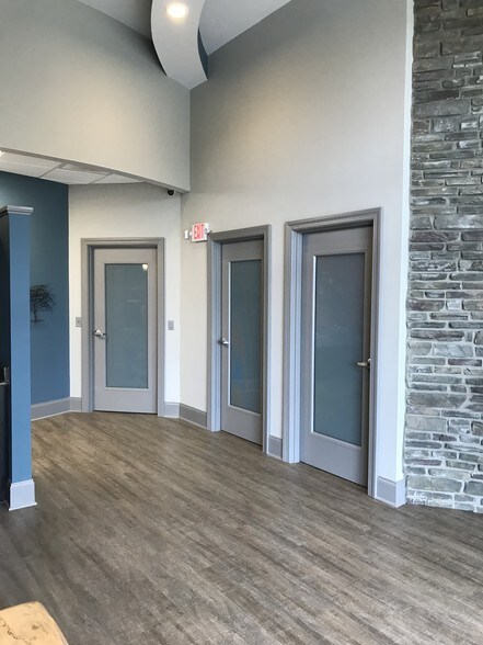 More Photos Of 947 E Main St, Lexington Office For Lease