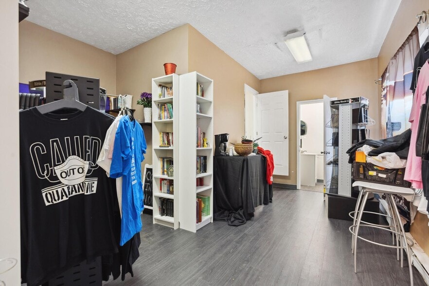 More Photos Of 8340 Pippin Rd, Cincinnati Specialty For Sale