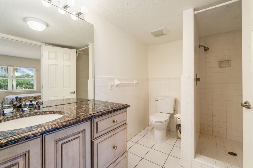 More Photos Of 23 Royal Palm Pointe, Vero Beach Restaurant For Sale