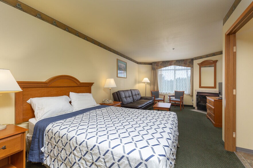 More Photos Of 550 SE Highway 101, Lincoln City Hotel For Sale