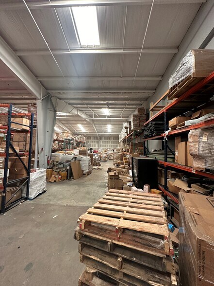 More Photos Of 7176 15th St E, Sarasota Warehouse For Lease