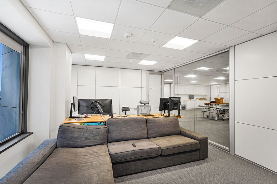 More Photos Of 1 SE 3rd Ave, Miami Office For Lease