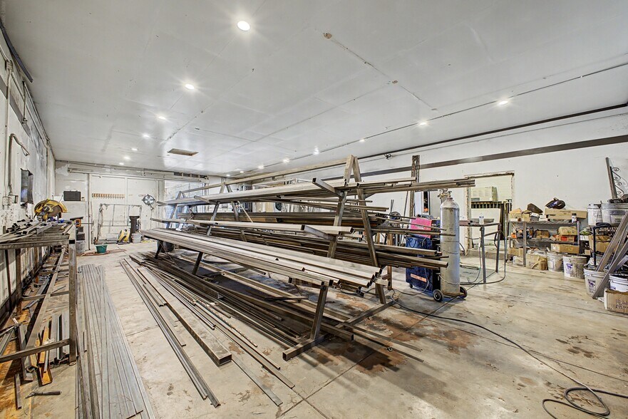 More Photos Of 6819 N 55th Dr, Glendale Warehouse For Lease