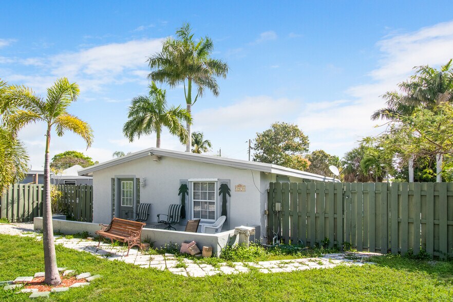 More Photos Of 3570 N Old Dixie Hwy, Delray Beach Apartments For Sale