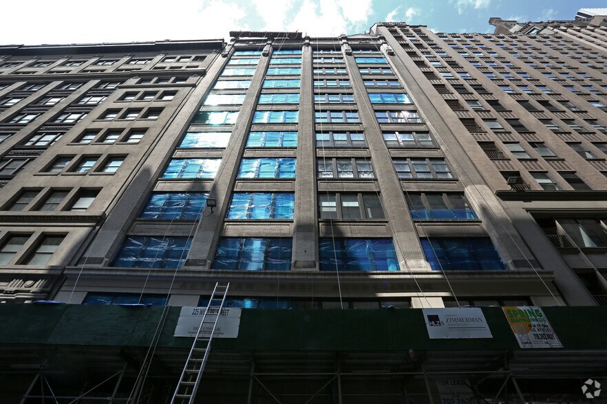 More Photos Of 231-249 W 39th St, New York Office For Lease