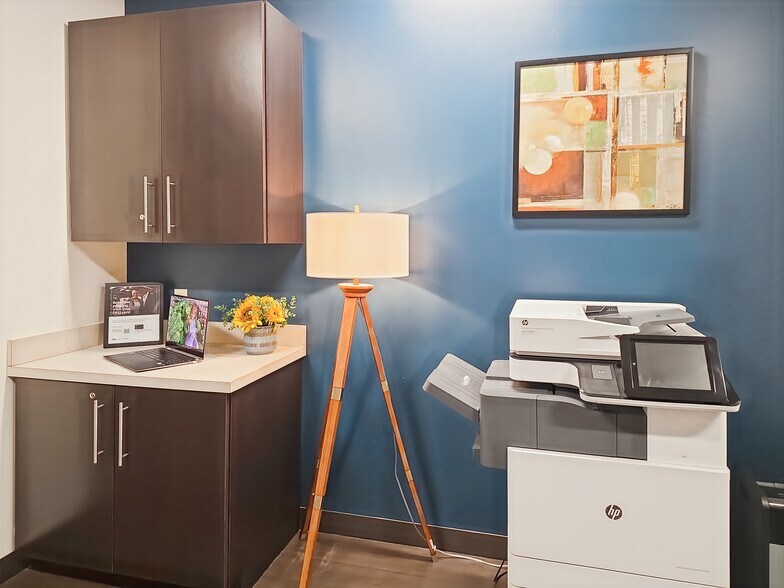 More Photos Of 1341 W Mockingbird Ln, Dallas Coworking Space