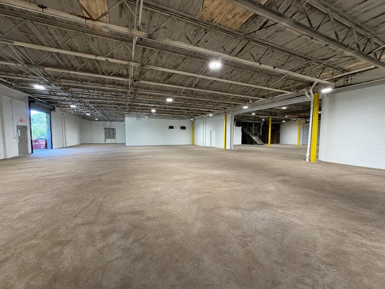 More Photos Of 1766 E 133rd St, East Cleveland Warehouse For Lease