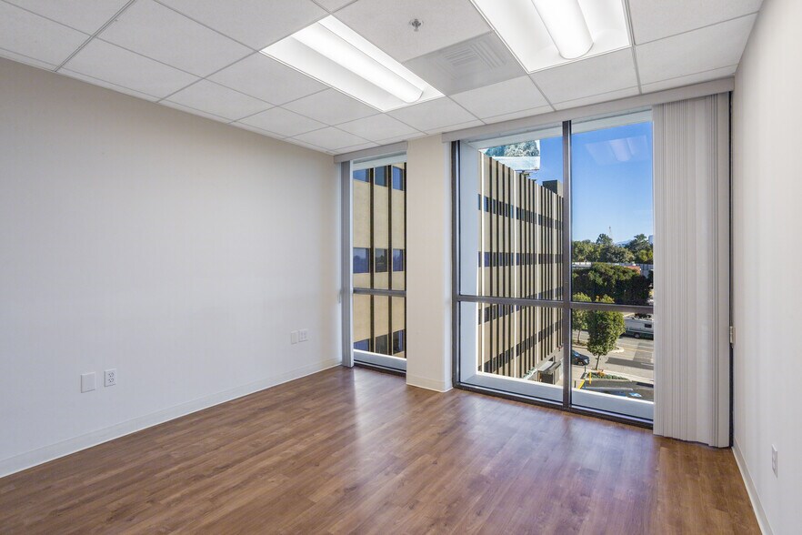 More Photos Of 11620 Wilshire Blvd, Los Angeles Office For Lease