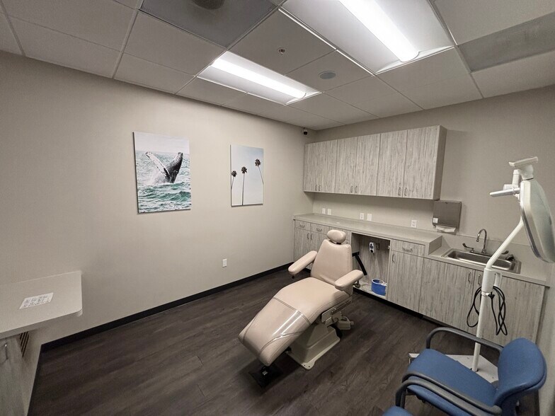 More Photos Of 950 Boardwalk, San Marcos Office For Sale
