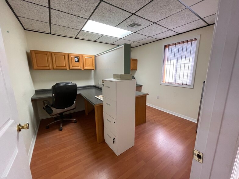 More Photos Of 1540 Kurt St, Eustis Manufacturing For Sale