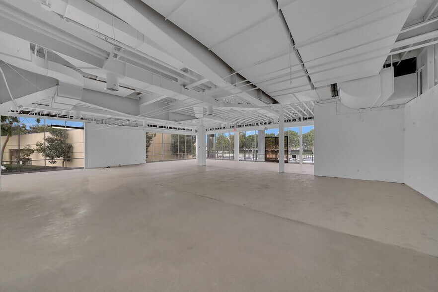 More Photos Of 4667 MacArthur Blvd, Newport Beach Office For Lease