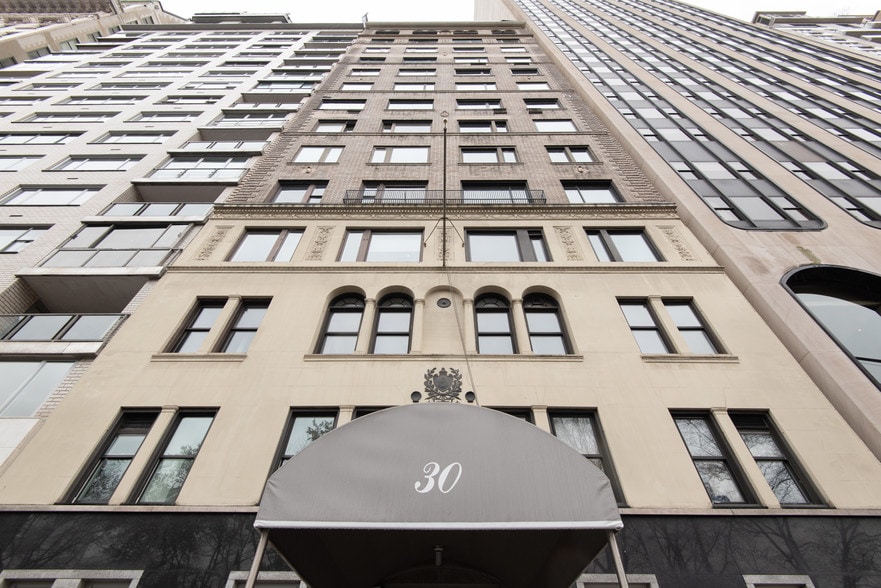 More Photos Of 30 Central Park S, New York Medical For Lease
