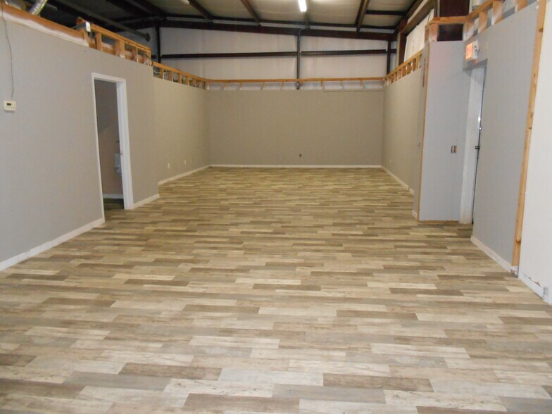 More Photos Of 2325 Jason Industrial Pky, Winston Flex For Lease