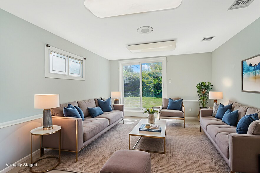 More Photos Of 622 Barlow Ave, Staten Island Office For Sale