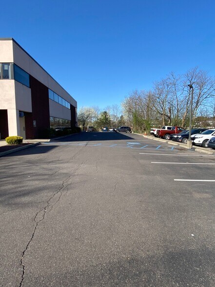 More Photos Of 541 Pierce St, Kingston Bank For Lease