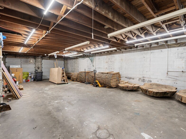 More Photos Of 1305 SE Belmont St, Portland Office For Sale