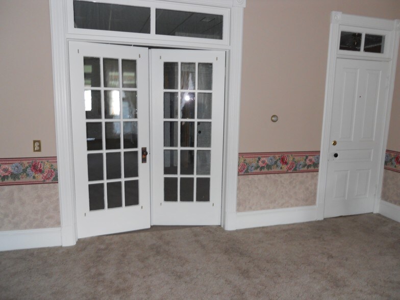 More Photos Of 115 S Main St, Vassar Office Residential For Lease