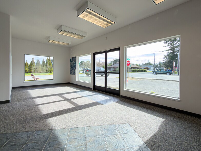 More Photos Of 805 US-101, Bandon General Retail For Sale