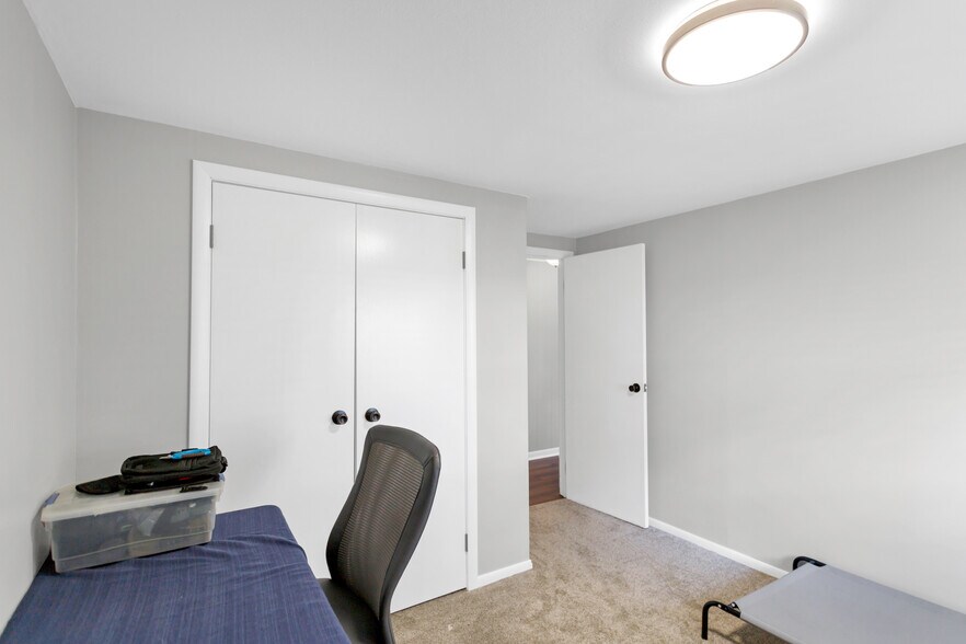 More Photos Of 41W597 US Highway 20, Hampshire Flex For Sale