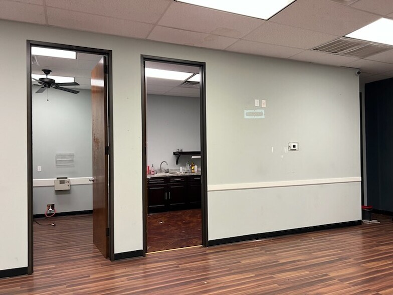 More Photos Of 9025 N Sam Houston Pky E, Humble Unknown For Lease