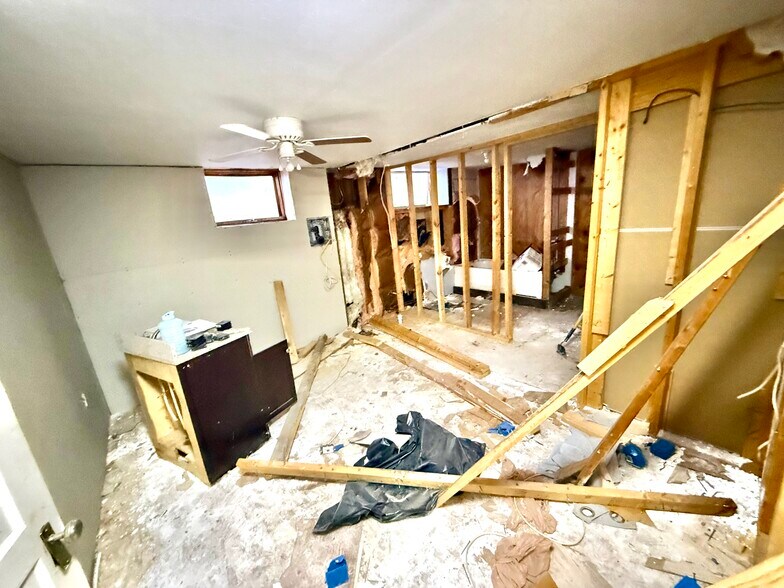 More Photos Of 18845 IL-54, De Witt General Retail For Sale