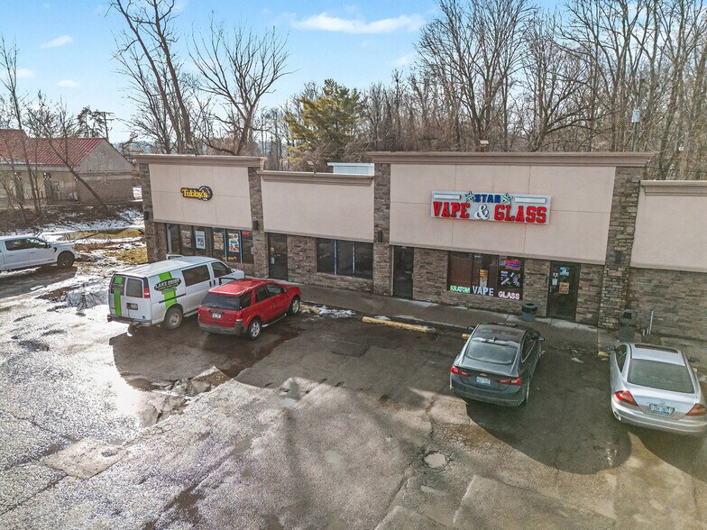 More Photos Of 3898 Joslyn Rd, Lake Orion General Retail For Lease