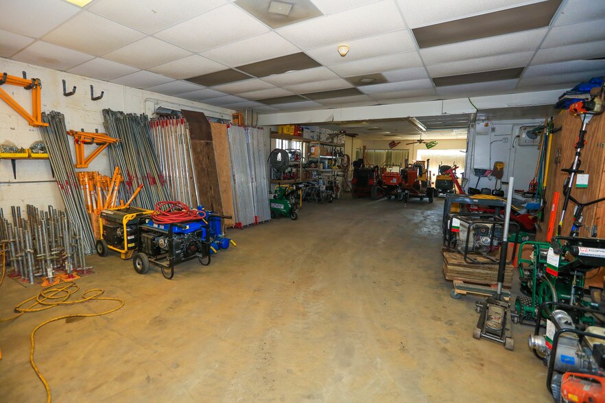 More Photos Of 3411 SE Dixie Hwy, Stuart Auto Repair For Sale