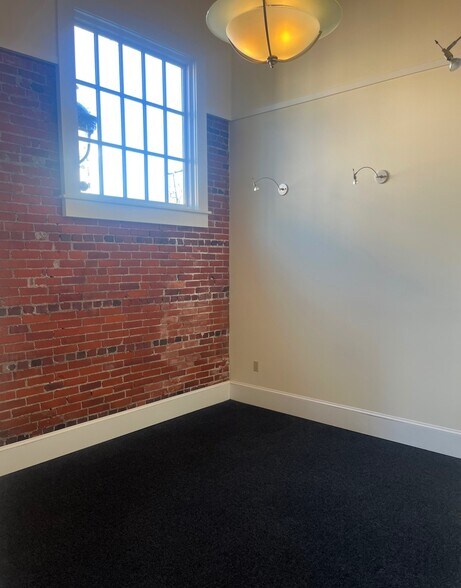 More Photos Of 525 Main St, Stroudsburg Storefront Retail Office For Lease