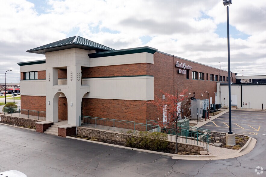 More Photos Of 1100 Nerge Rd, Elk Grove Village Storefront Retail Office For Lease