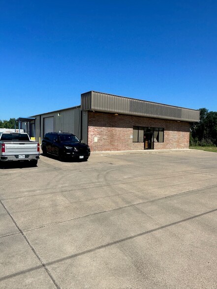 Primary Photo Of 611 S Gun Barrel Ln, Gun Barrel City Distribution For Sale