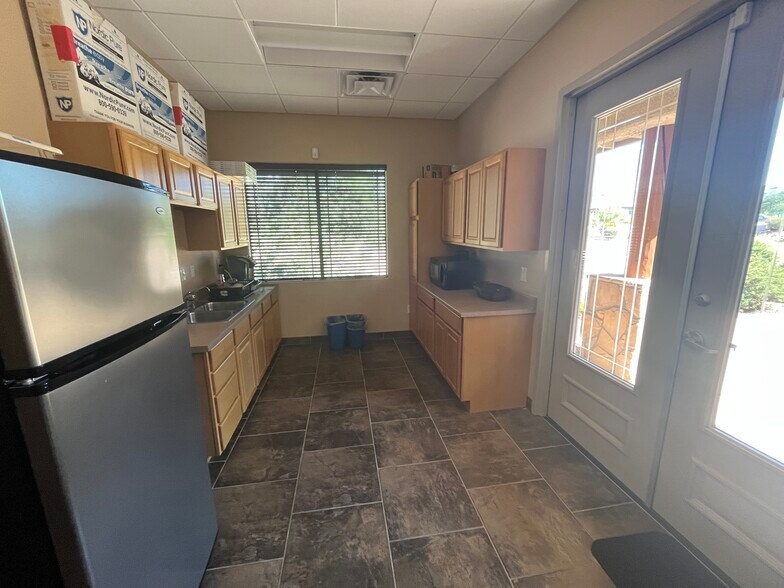 More Photos Of 10565 N 114th St, Scottsdale Office For Lease