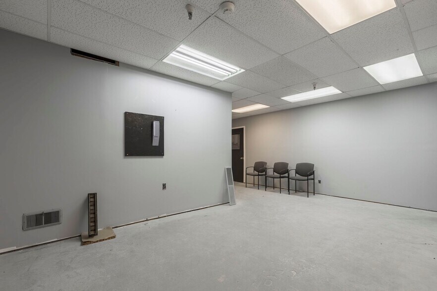 More Photos Of 1311 Bernheim Ln, Louisville Industrial For Sale