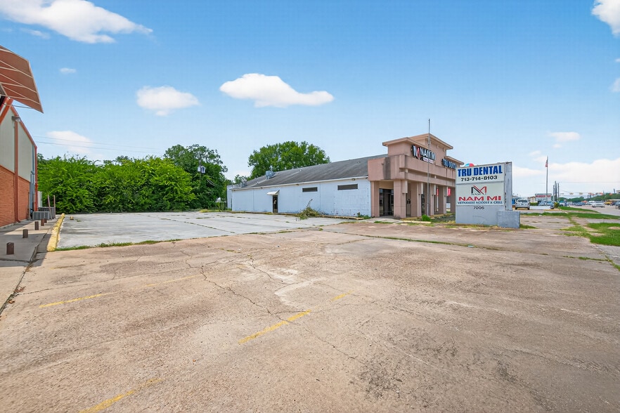 More Photos Of 7006 Spencer Hwy, Pasadena Freestanding For Sale