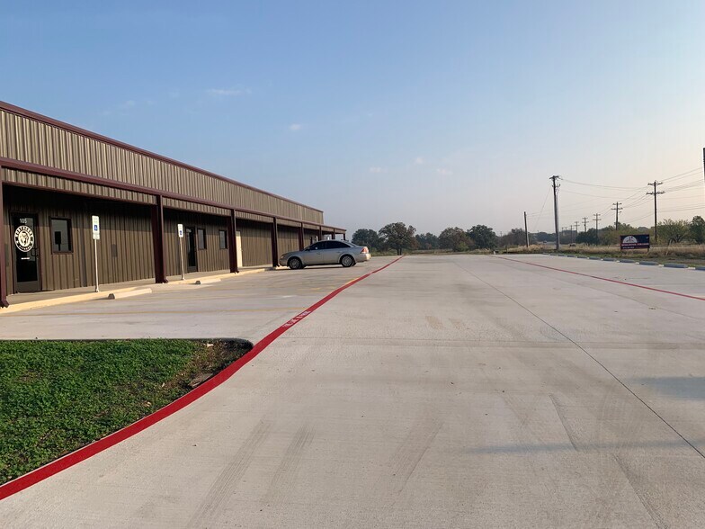 More Photos Of 3303 Shell Rd, Georgetown Unknown For Lease