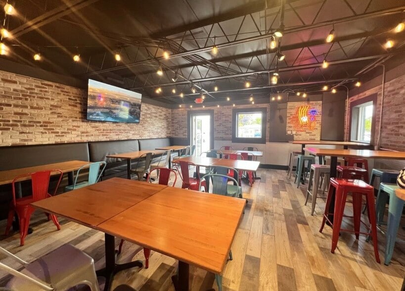 More Photos Of 1417 NE 26th St, Wilton Manors Restaurant For Lease